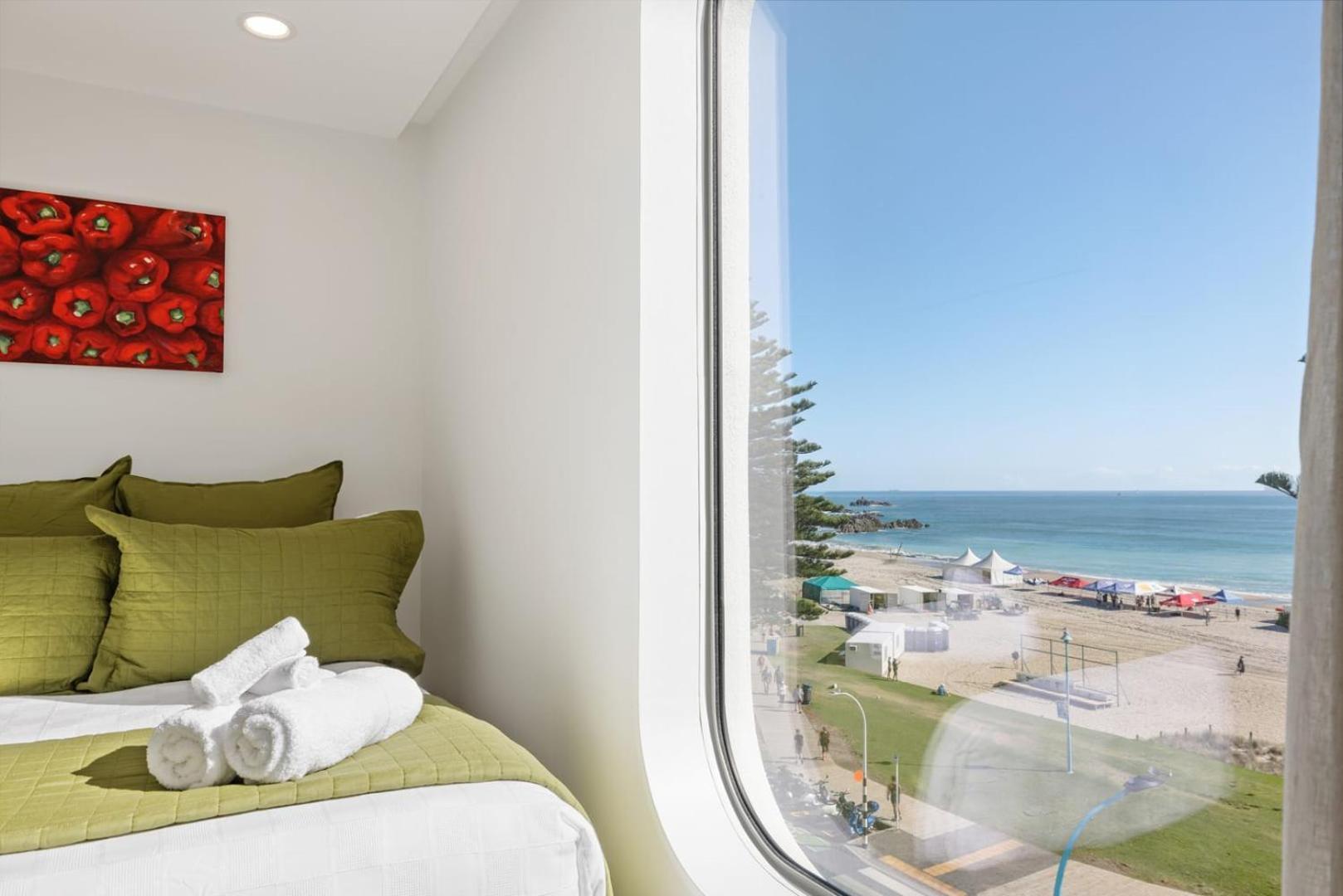 마운트마운가누이 Oceanside Bliss - Absolute Beachfront - Uninterrupted Ocean Views With Pool 아파트 외부 사진