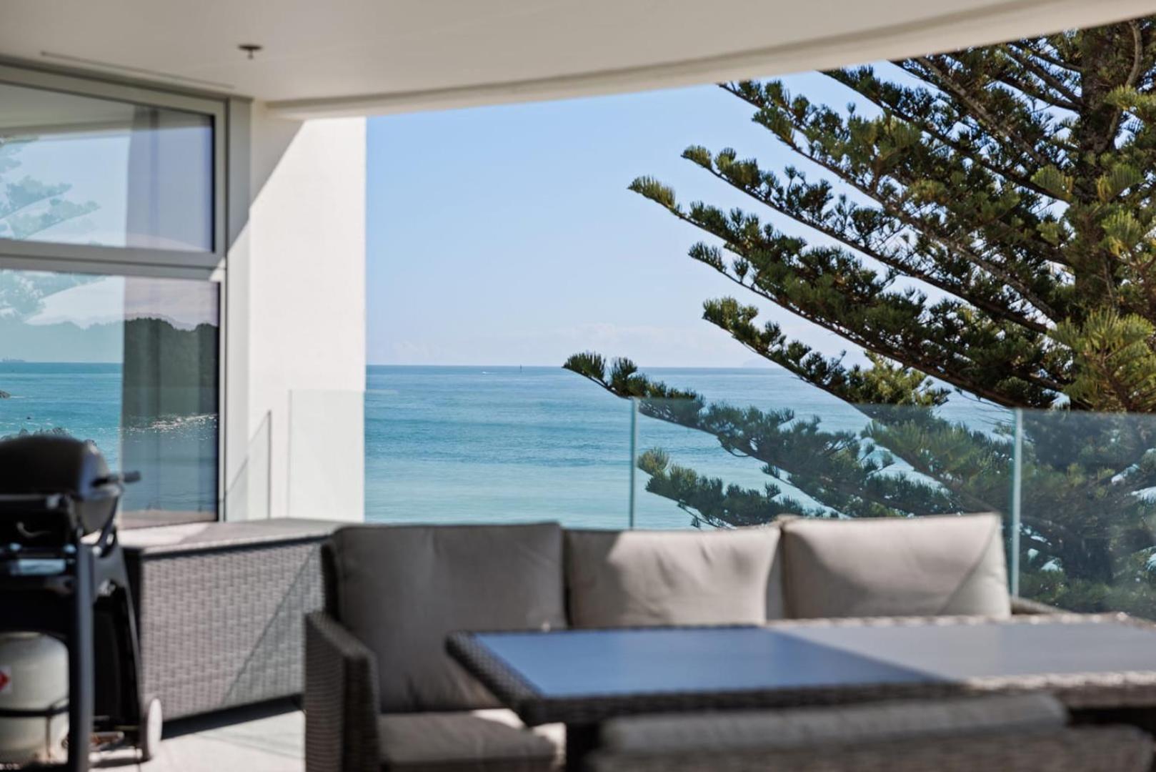 마운트마운가누이 Oceanside Bliss - Absolute Beachfront - Uninterrupted Ocean Views With Pool 아파트 외부 사진